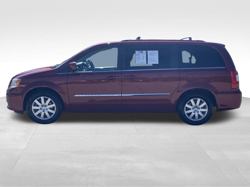 Used 2014 Chrysler Town & Country Touring image 7