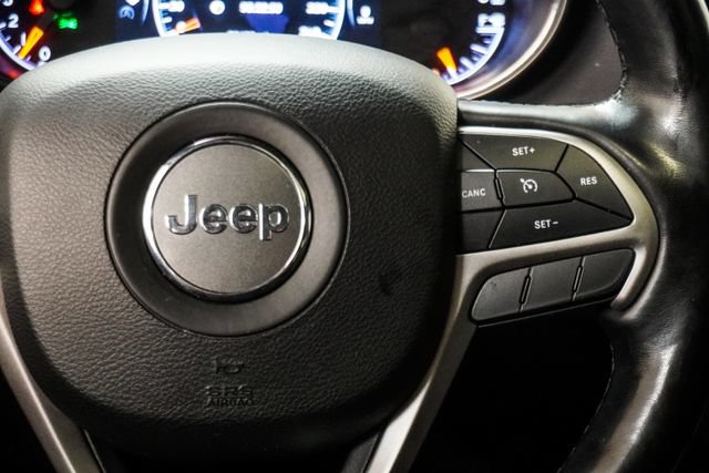 Used 2022 Jeep Grand Cherokee Laredo E w/ Security & Convenience Group RWD image 15