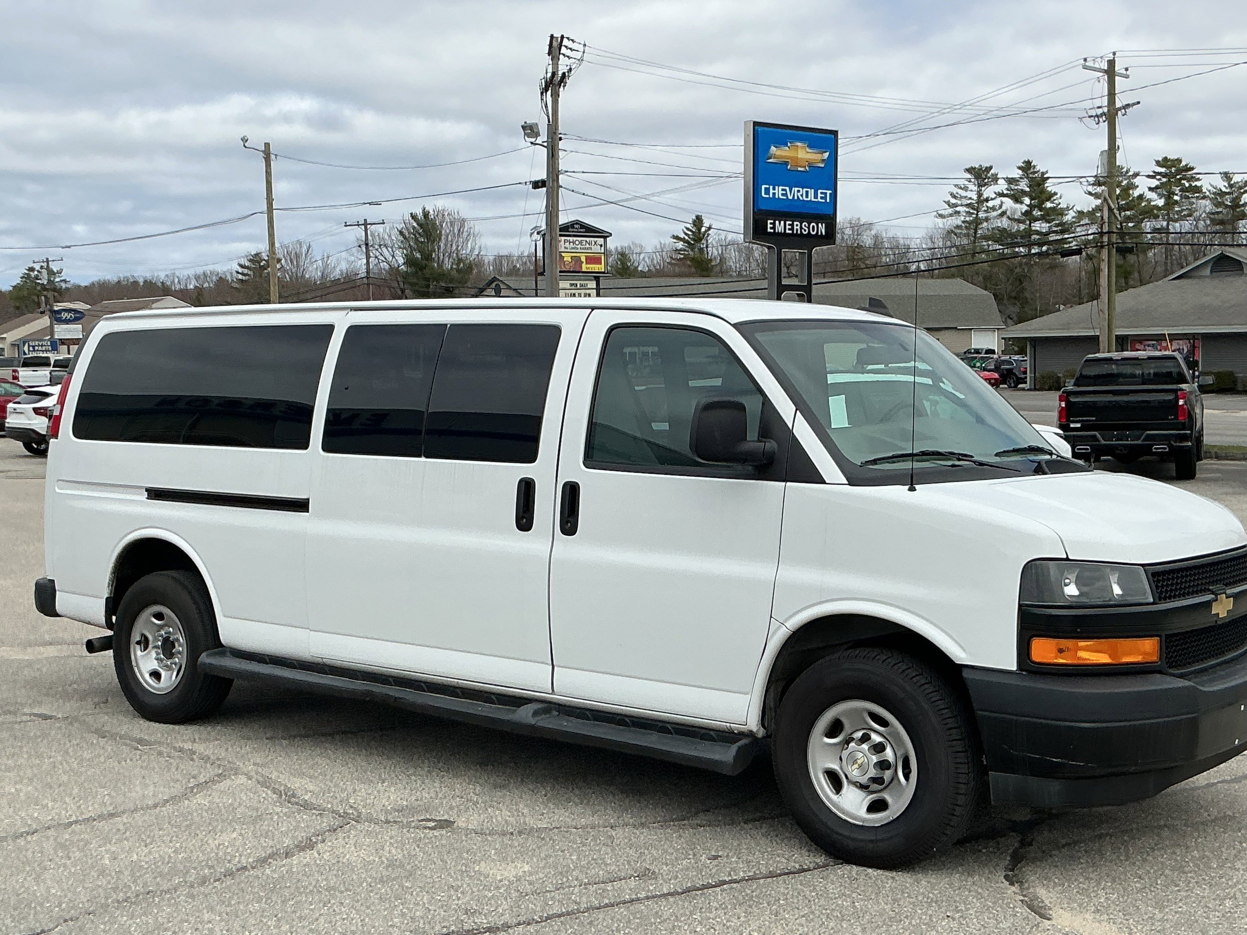Used 2023 Chevrolet Express 3500 LS RWD image 3