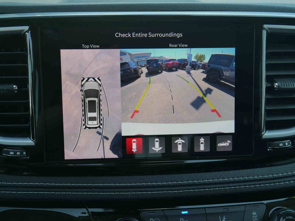 Certified 2022 Chrysler Pacifica Limited FWD image 32