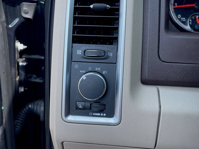 Used 2017 RAM 1500 Classic SLT AWD/4WD image 16