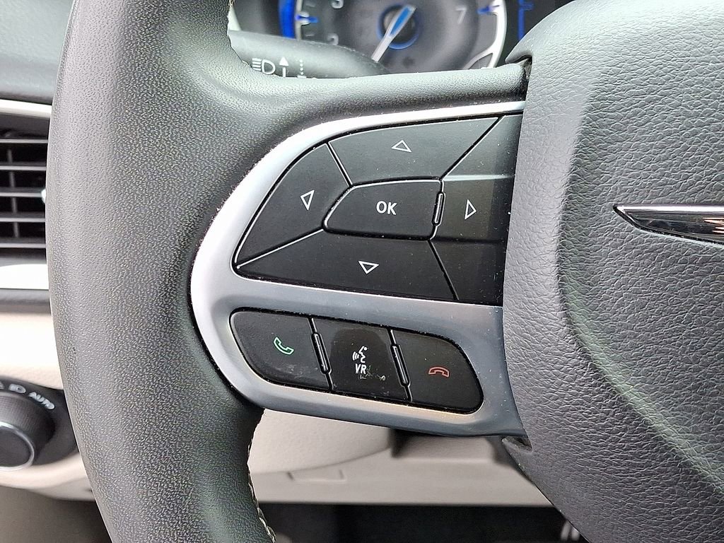 Used 2023 Chrysler Voyager LX image 21