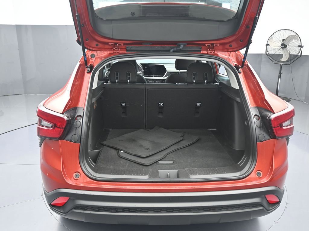 Used 2024 Chevrolet Trax LS image 32