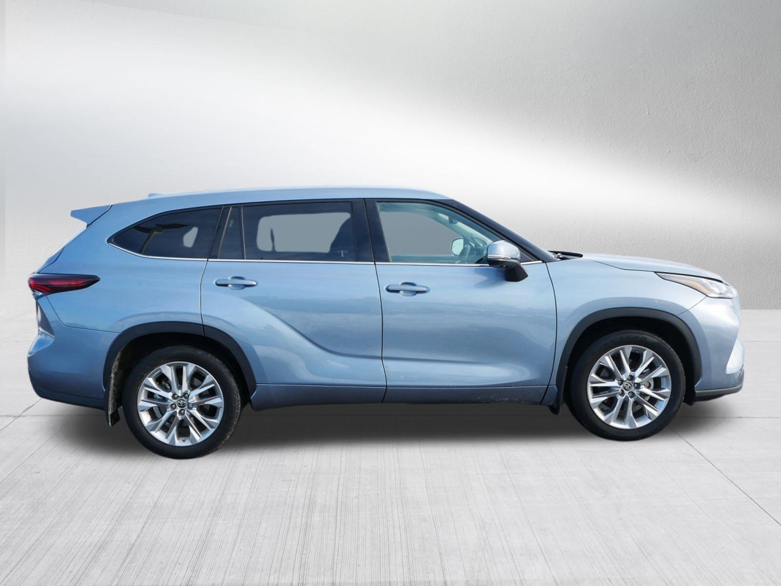 Used 2024 Toyota Highlander Limited image 8
