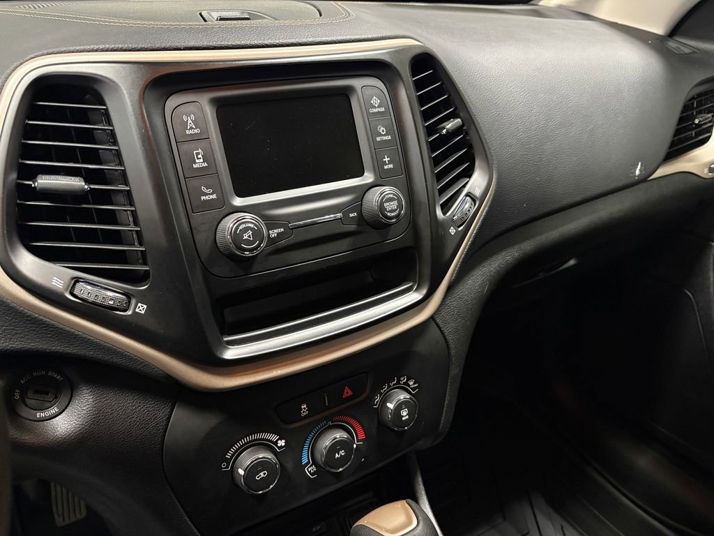 Used 2018 Jeep Cherokee Latitude FWD image 26