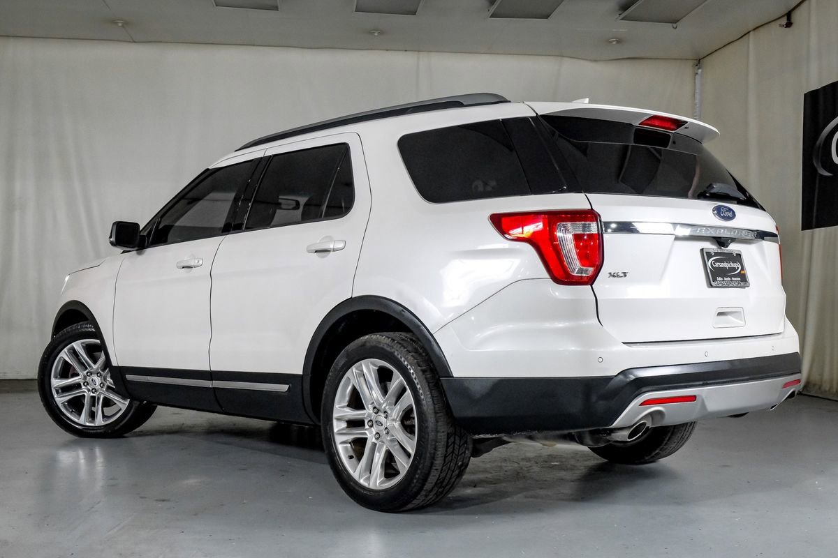 Used 2017 Ford Explorer XLT w/ Equipment Group 202A FWD image 10