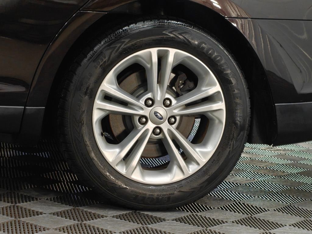 Used 2013 Ford Taurus SEL image 37
