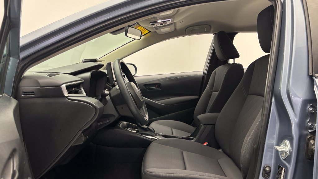 Used 2024 Toyota Corolla LE FWD image 11