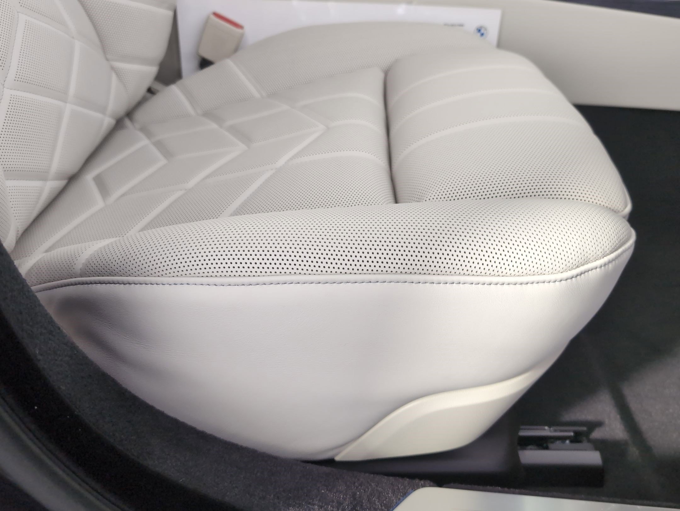 New 2025 BMW i7 eDrive50 w/ Premium Package image 32