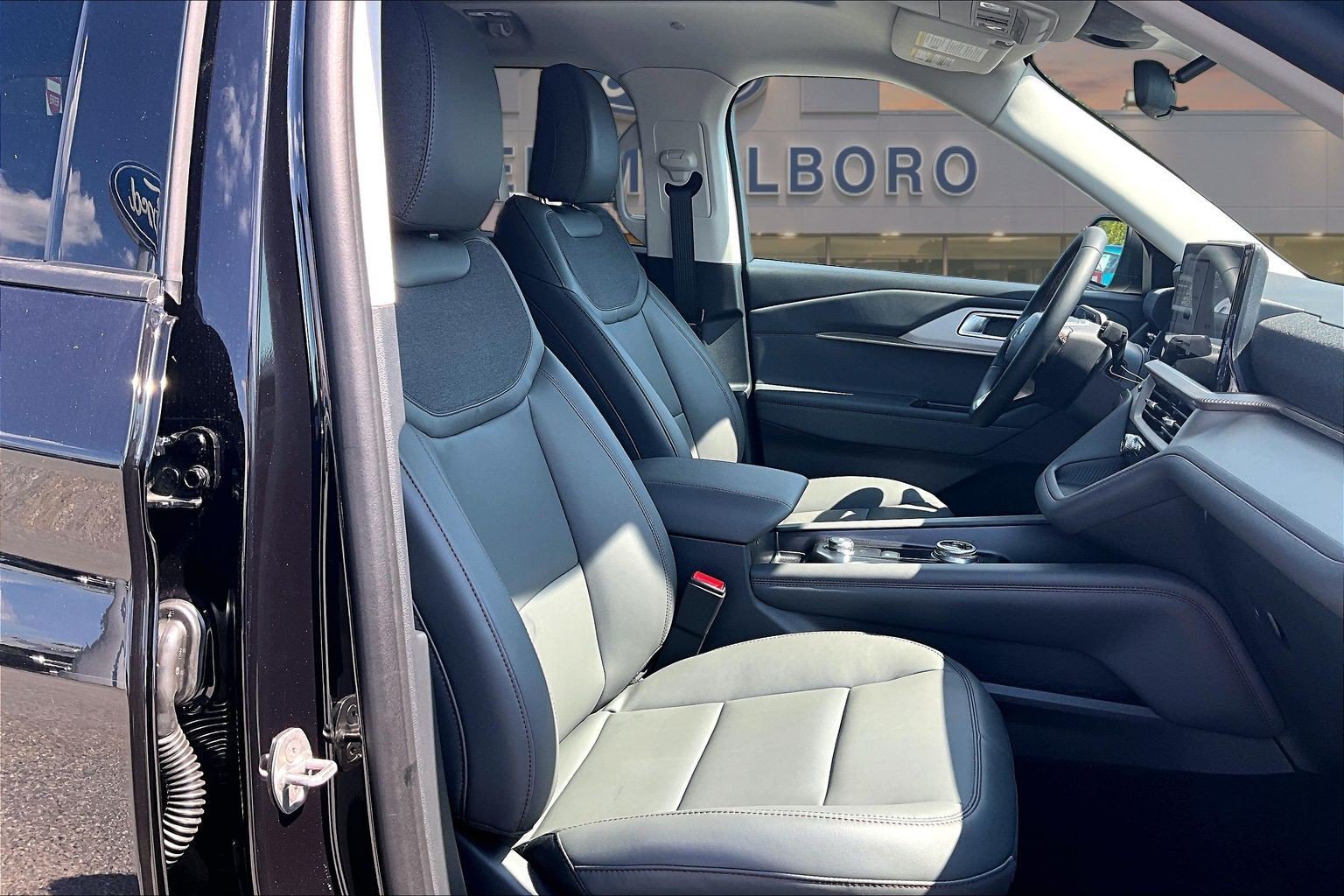 New 2026 Ford Explorer Active w/ Active Comfort Package AWD/4WD image 8