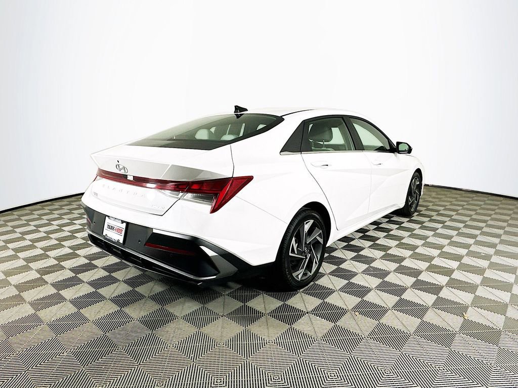 Used 2024 Hyundai Elantra Limited image 10