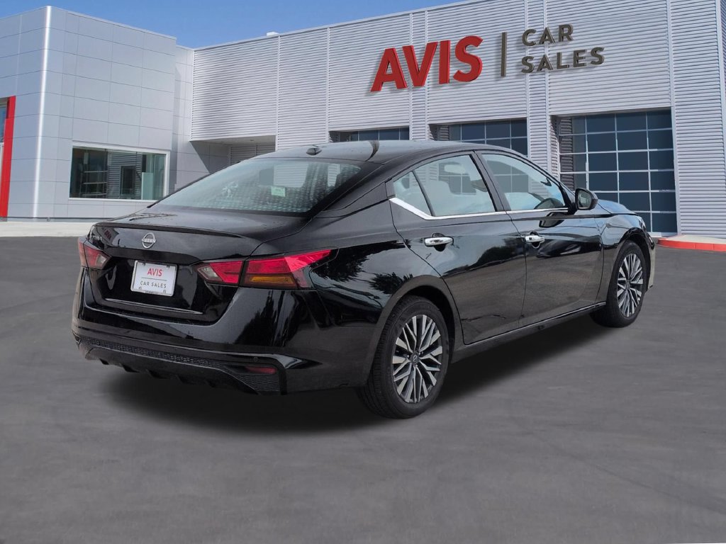 Used 2025 Nissan Altima 2.5 SV FWD image 6