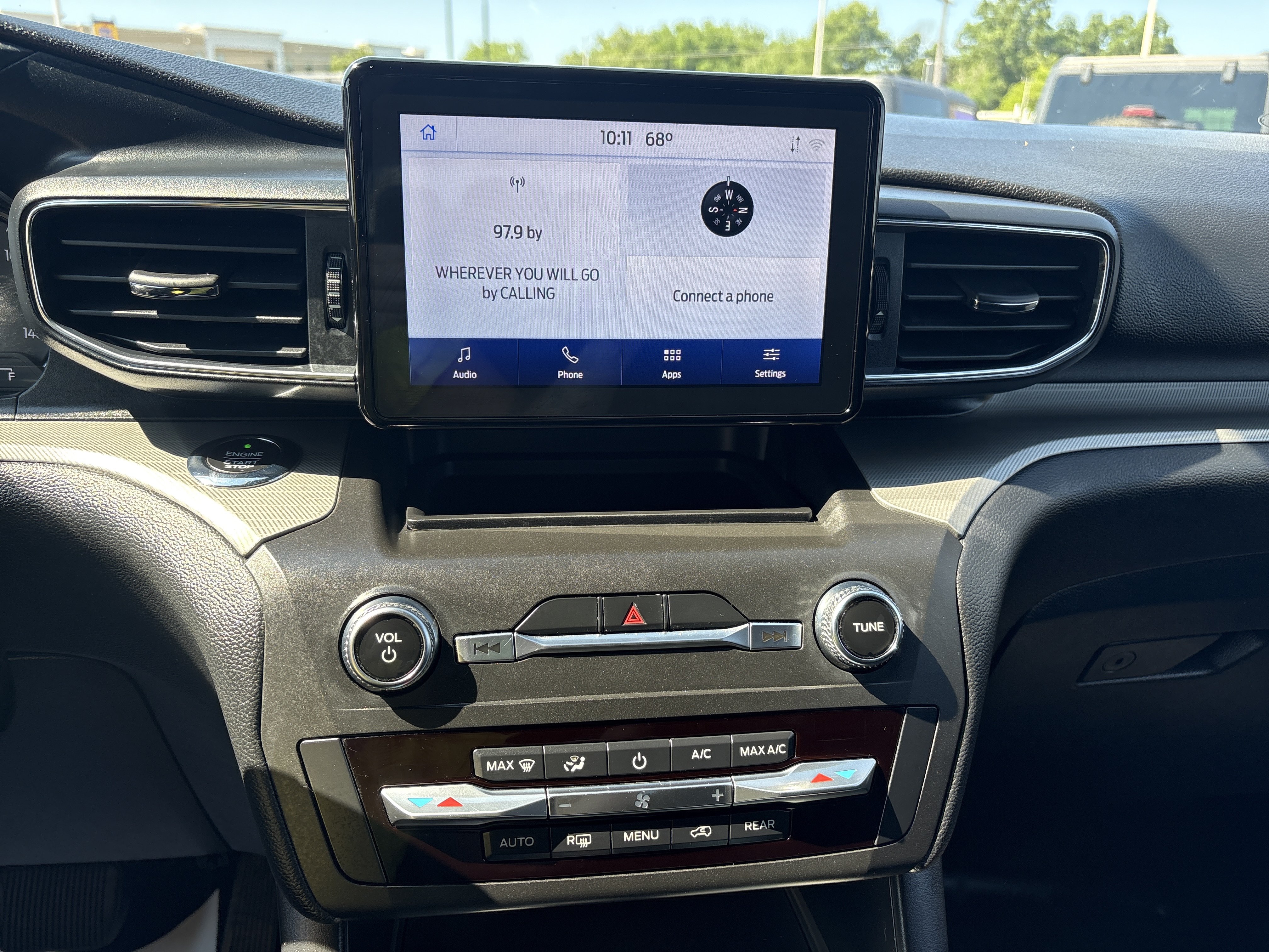 Used 2020 Ford Explorer XLT w/ Equipment Group 202A AWD/4WD image 15