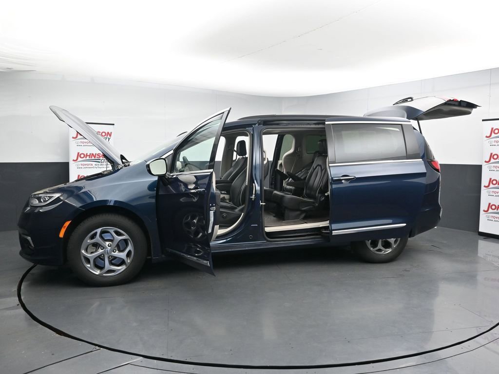 Used 2023 Chrysler Pacifica Limited image 28
