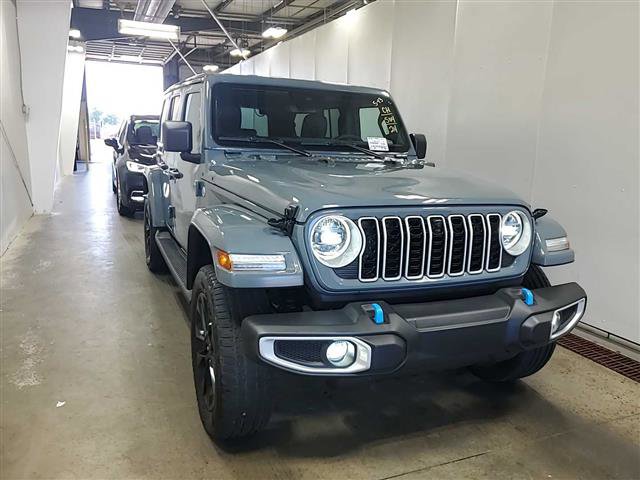 Used 2024 Jeep Wrangler Unlimited Sahara w/ Technology Group AWD/4WD image 2