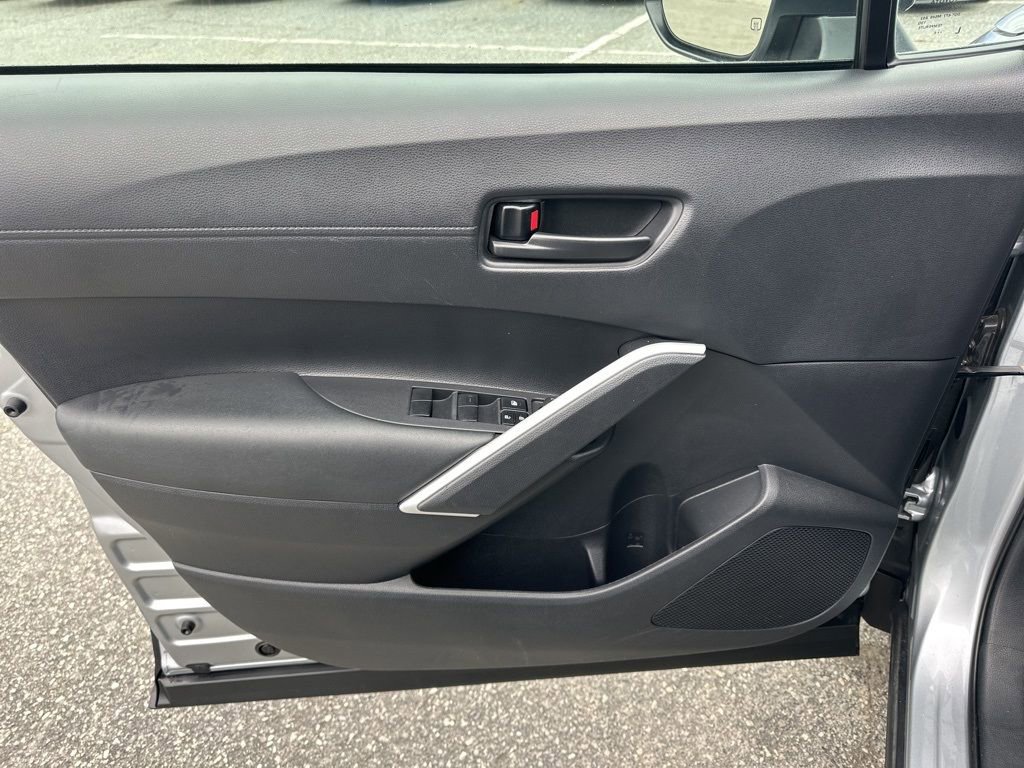 Used 2025 Toyota Corolla Cross LE image 22