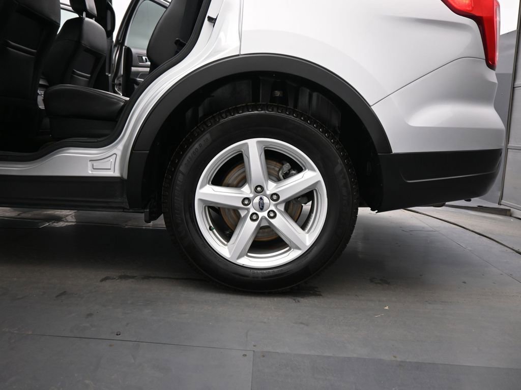 Certified 2018 Ford Explorer XLT w/ Equipment Group 202A image 22