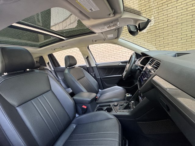 Used 2023 Volkswagen Tiguan SE w/ Panoramic Sunroof Package AWD/4WD image 8