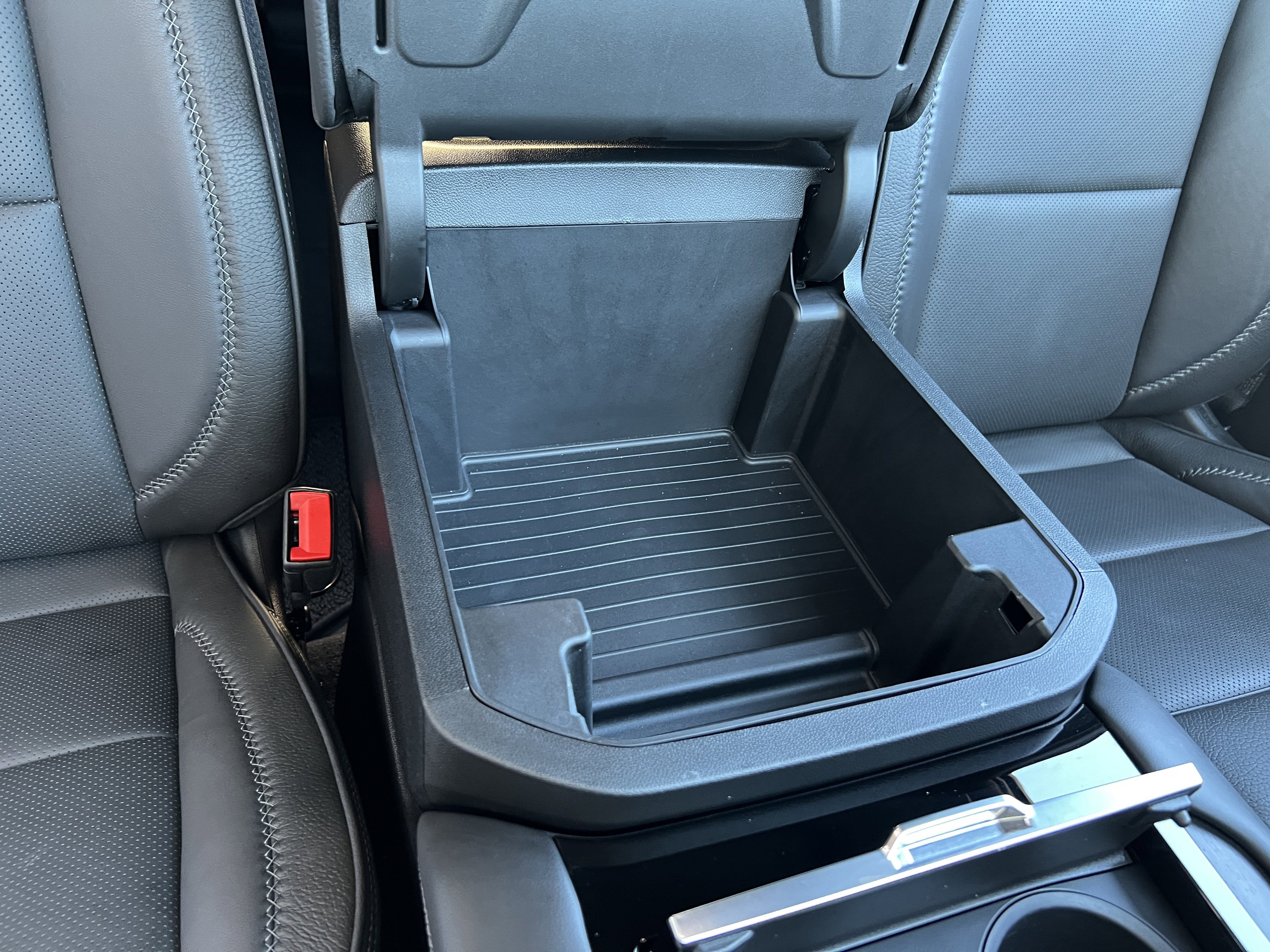 Used 2025 GMC Yukon XL Denali image 32