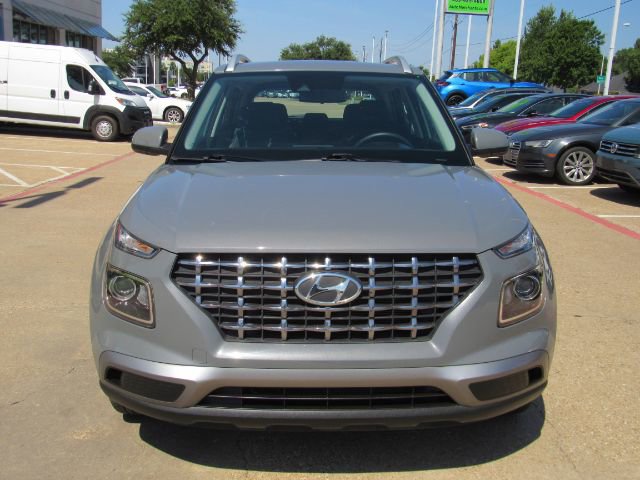 Used 2022 Hyundai Venue SEL FWD image 2