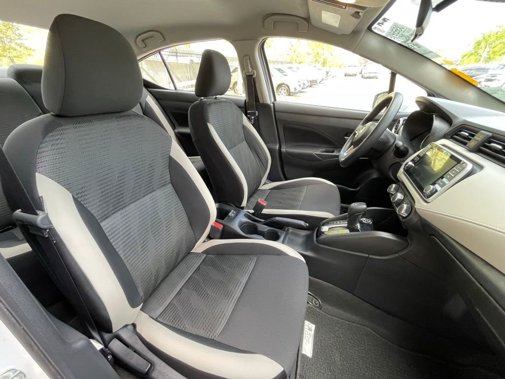 Used 2022 Nissan Versa SV image 30