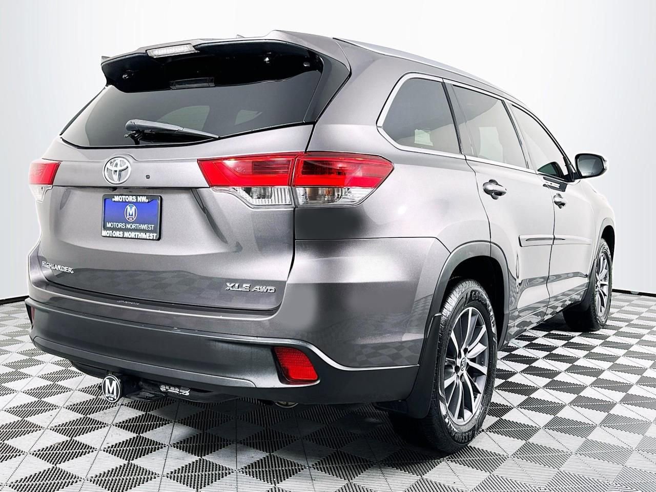 Used 2018 Toyota Highlander XLE image 25