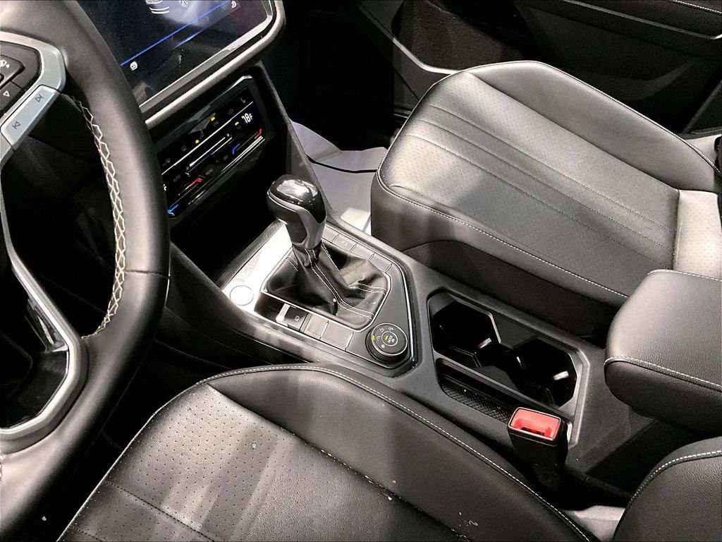 Used 2023 Volkswagen Tiguan SE w/ Panoramic Sunroof Package AWD/4WD image 14