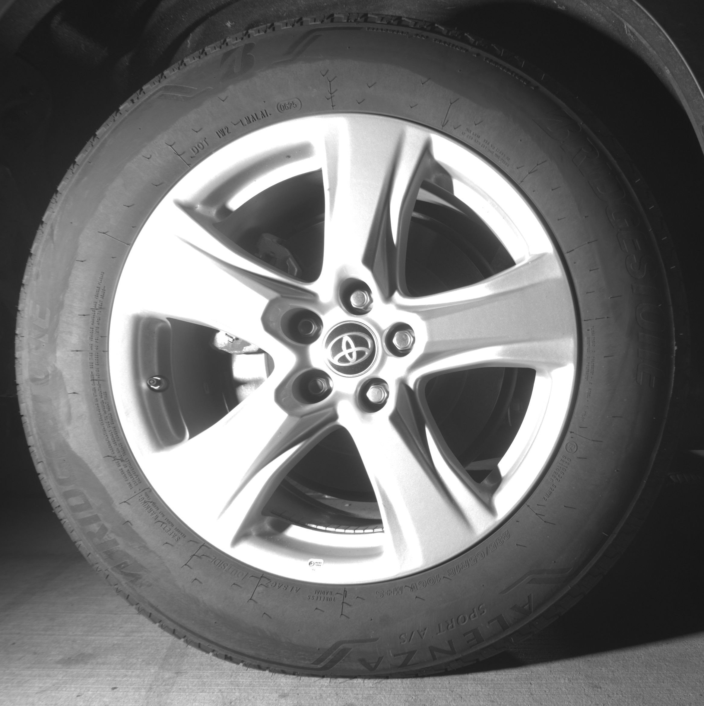 Used 2025 Toyota Highlander LE FWD image 15