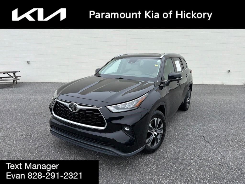 Used 2020 Toyota Highlander XLE FWD image 1