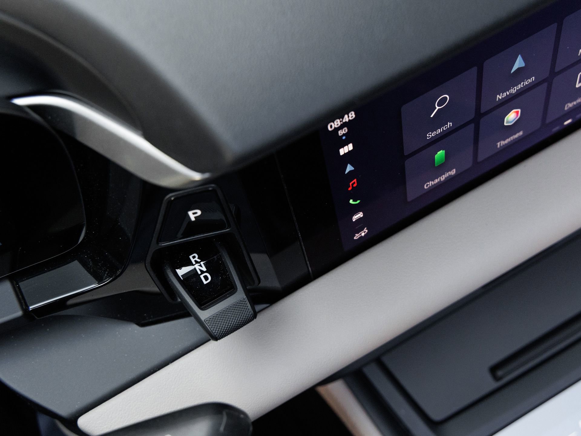 Certified 2025 Porsche Macan 4S Electric AWD/4WD image 18