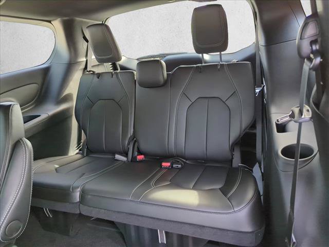 New 2025 Chrysler Pacifica Select AWD/4WD image 16