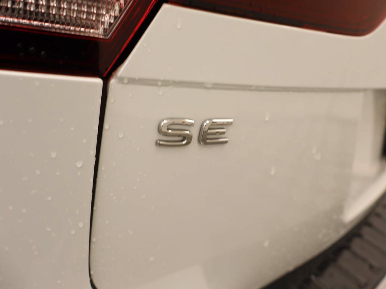 Used 2023 Volkswagen Tiguan SE R-Line FWD image 17