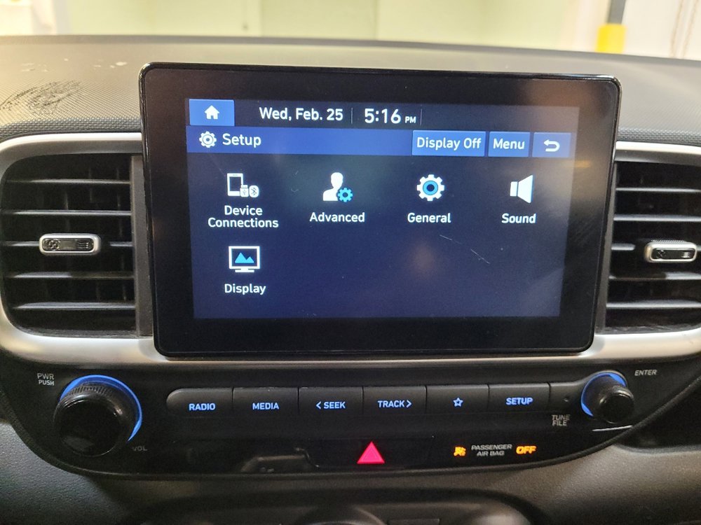 Used 2020 Hyundai Venue SEL image 25