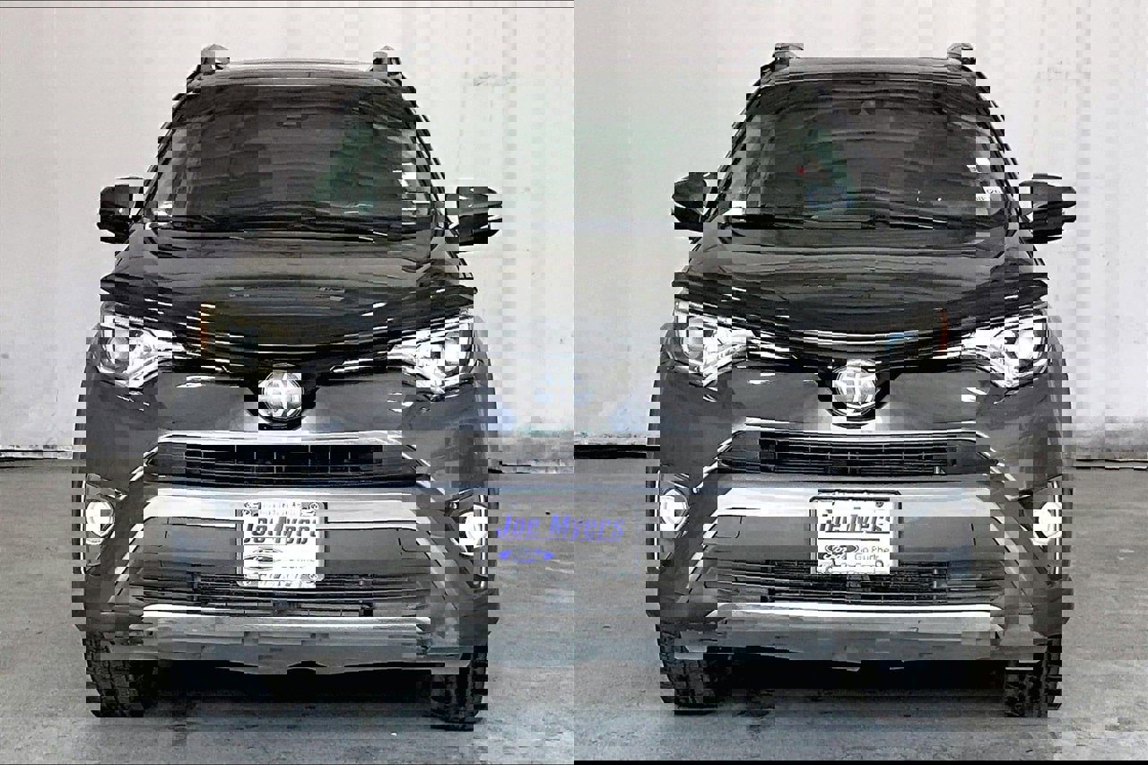 Used 2018 Toyota RAV4 XLE image 3