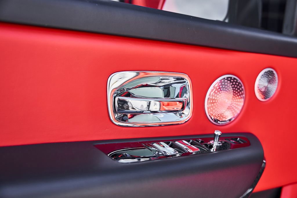 Used 2024 Rolls-Royce Cullinan Black Badge w/ Dark Exterior Package image 36