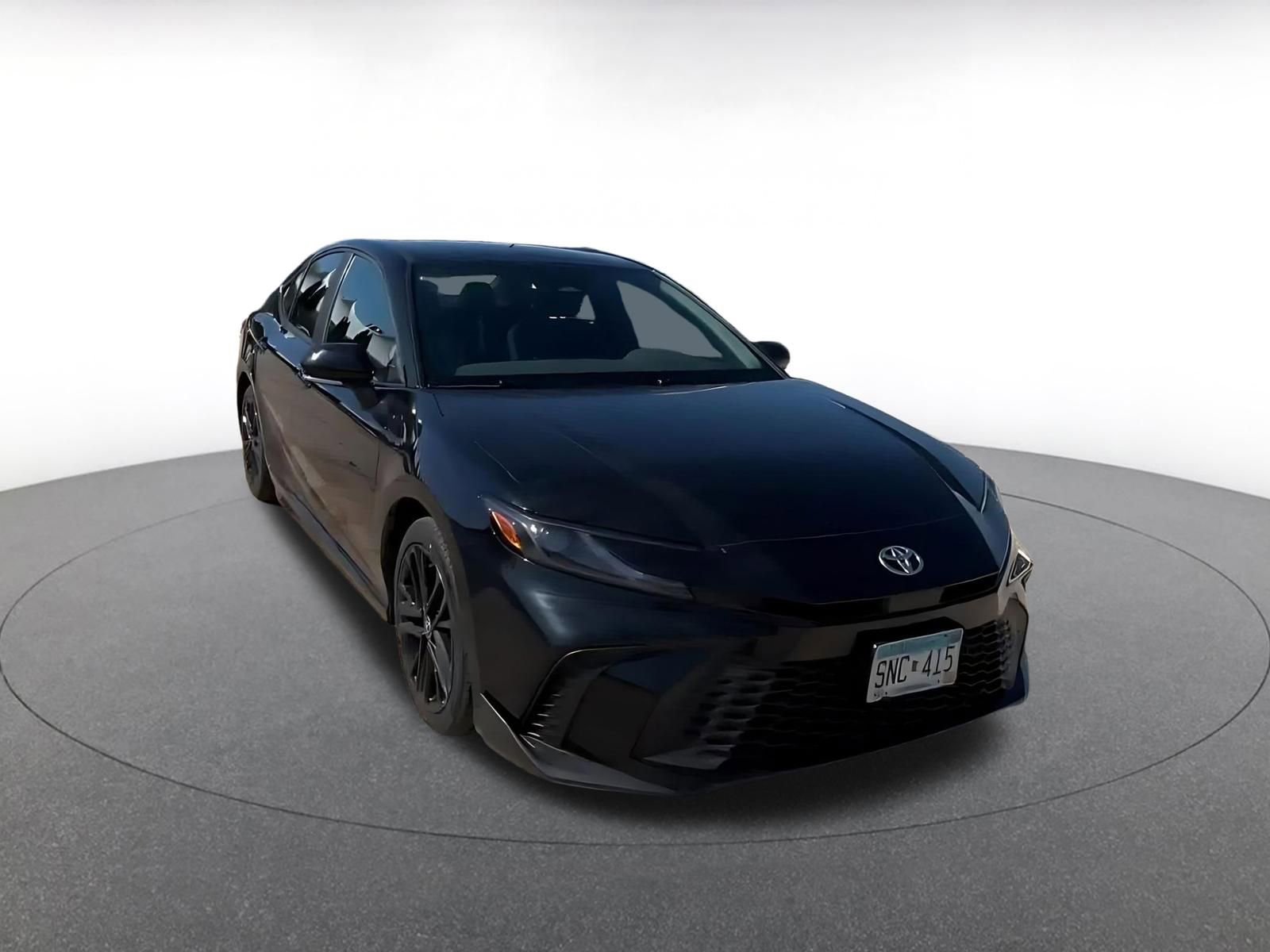 Used 2025 Toyota Camry SE FWD image 3
