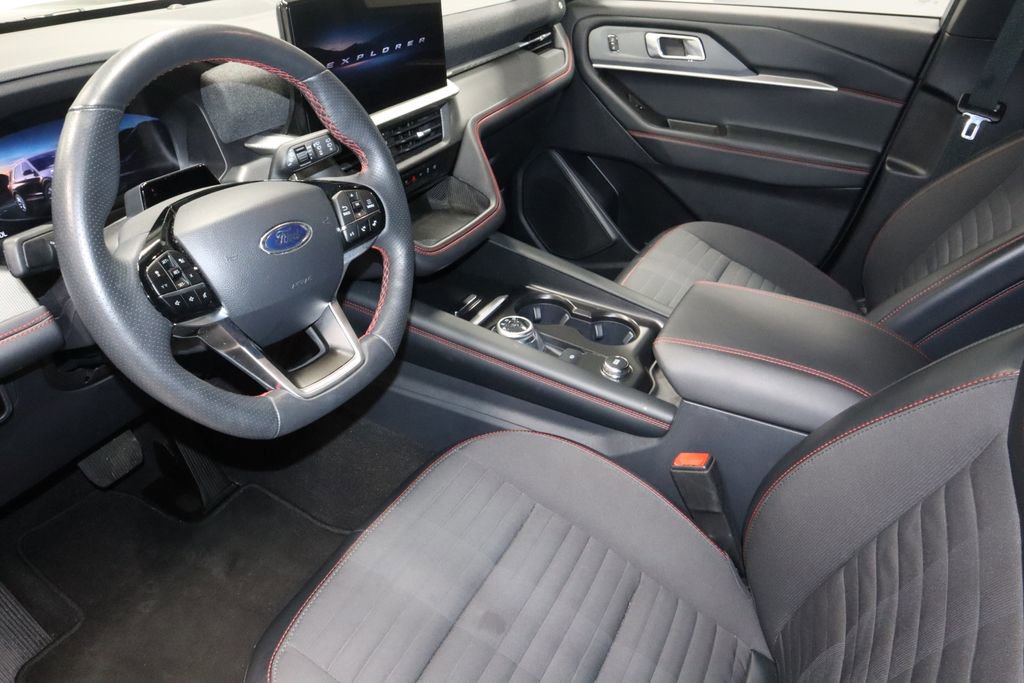 Certified 2025 Ford Explorer ST-Line w/ ST-Line Street Pack image 22