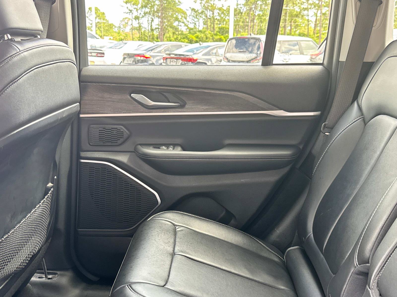 Used 2022 Jeep Grand Cherokee Limited AWD/4WD image 14