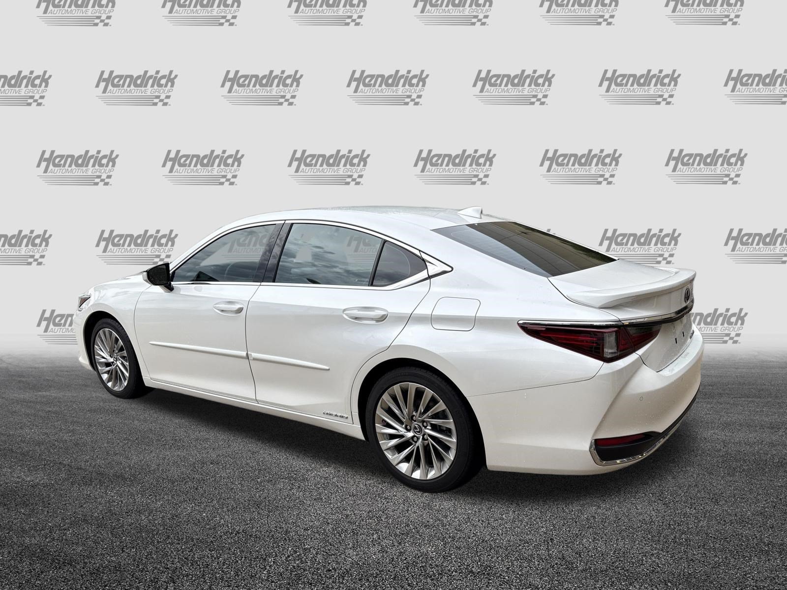Certified 2022 Lexus ES 300h w/ Accessory Package FWD image 8