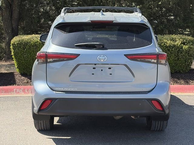 Used 2022 Toyota Highlander XLE image 5