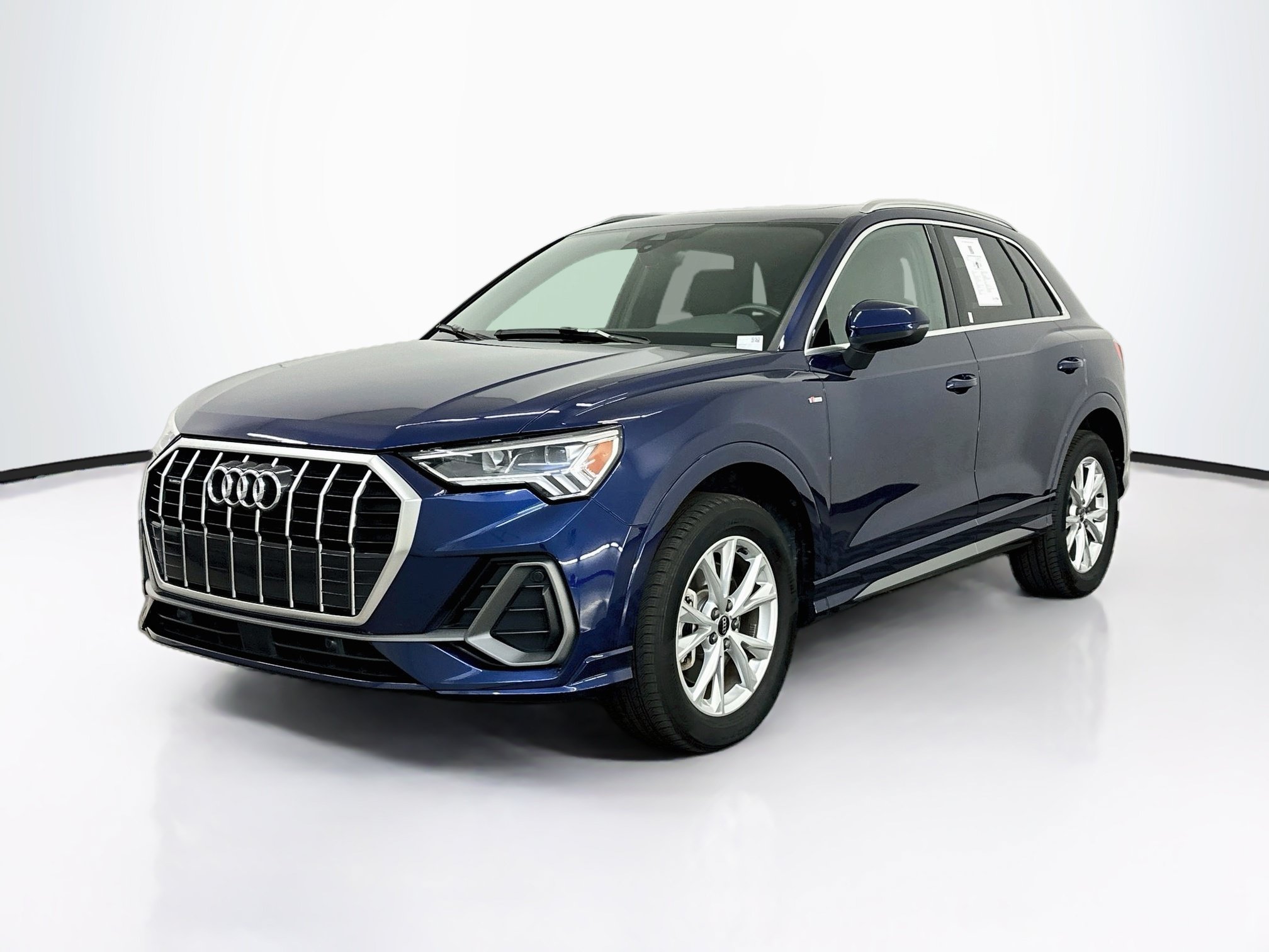 Used 2025 Audi Q3 2.0T Premium AWD/4WD image 3