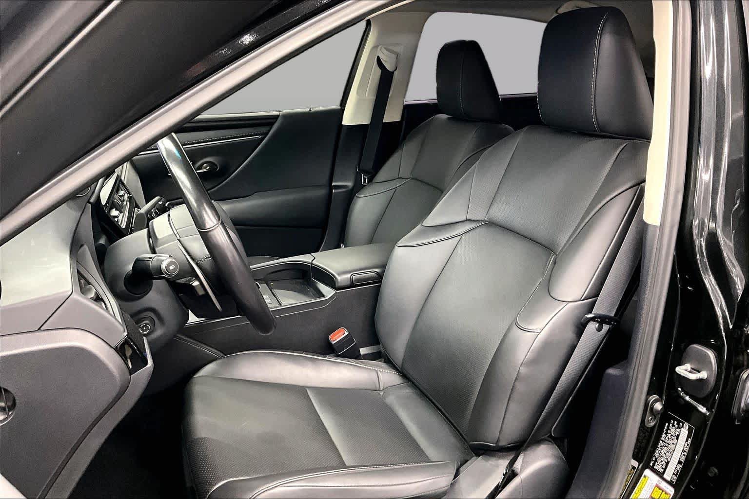 Used 2025 Lexus ES 300h w/ Premium Package FWD image 8