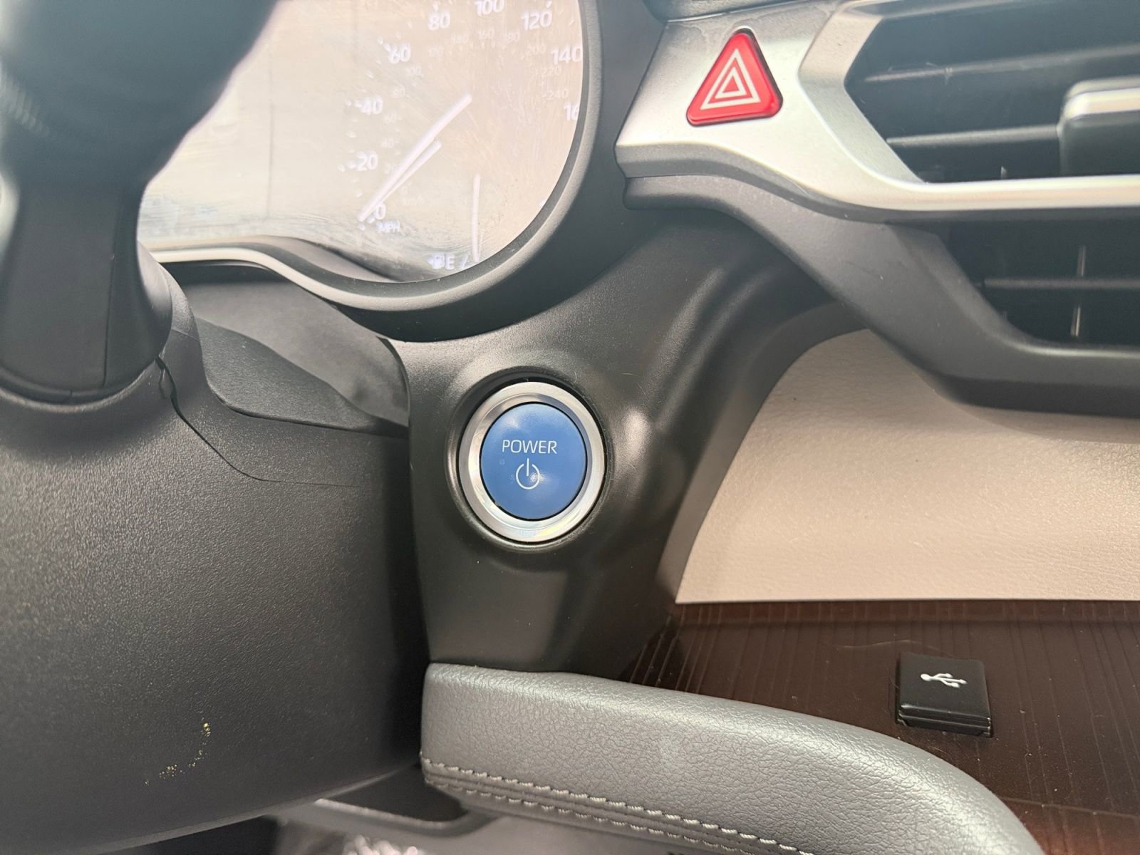 Certified 2024 Toyota Sienna XLE image 18