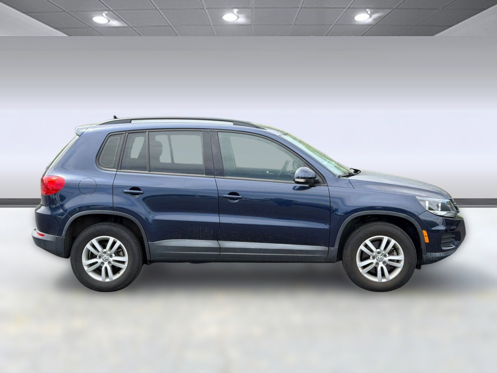 Used 2015 Volkswagen Tiguan S FWD image 5