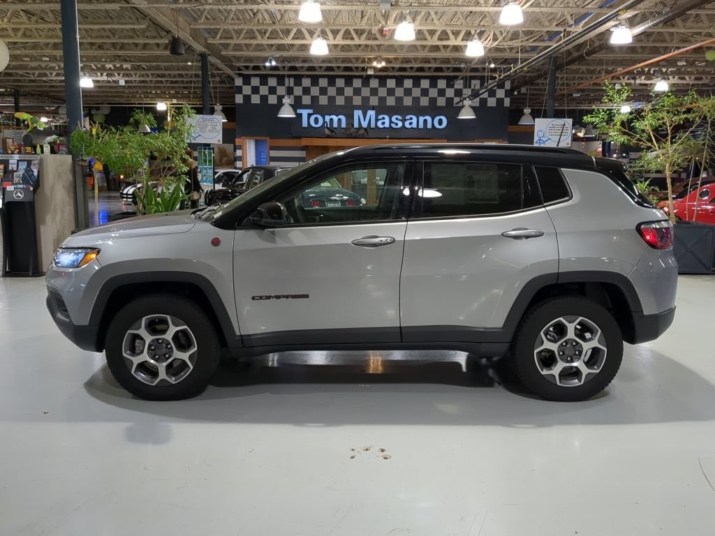 Used 2022 Jeep Compass Trailhawk AWD/4WD image 12