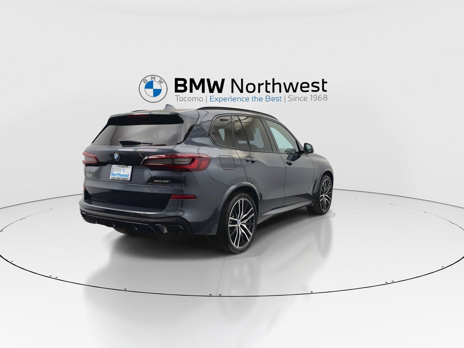 Used 2021 BMW X5 xDrive40i w/ M Sport Package AWD/4WD image 3