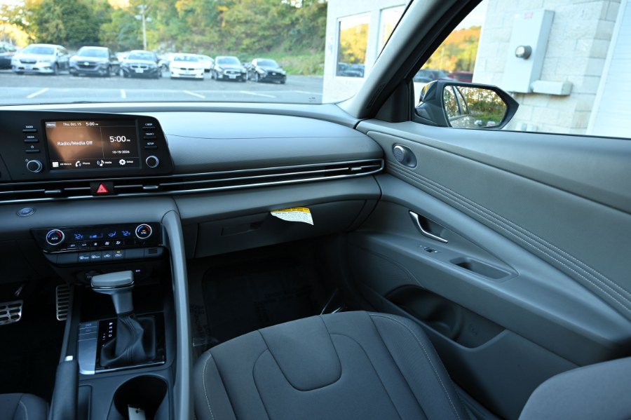 Used 2026 Hyundai Elantra Sport FWD image 11