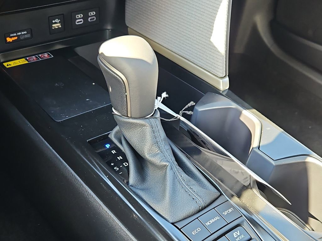 New 2026 Toyota Camry Hybrid AWD/4WD image 17