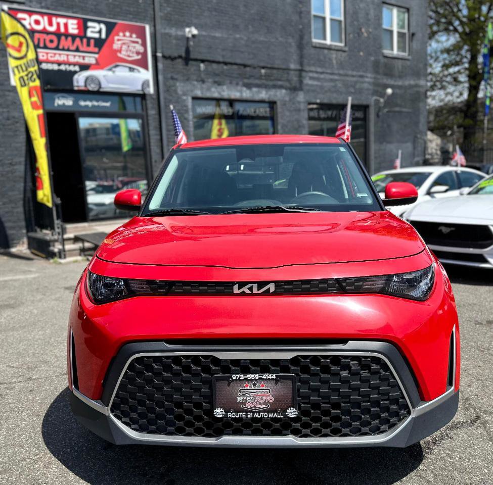 Used 2023 Kia Soul LX w/ Option Group 015 FWD image 2