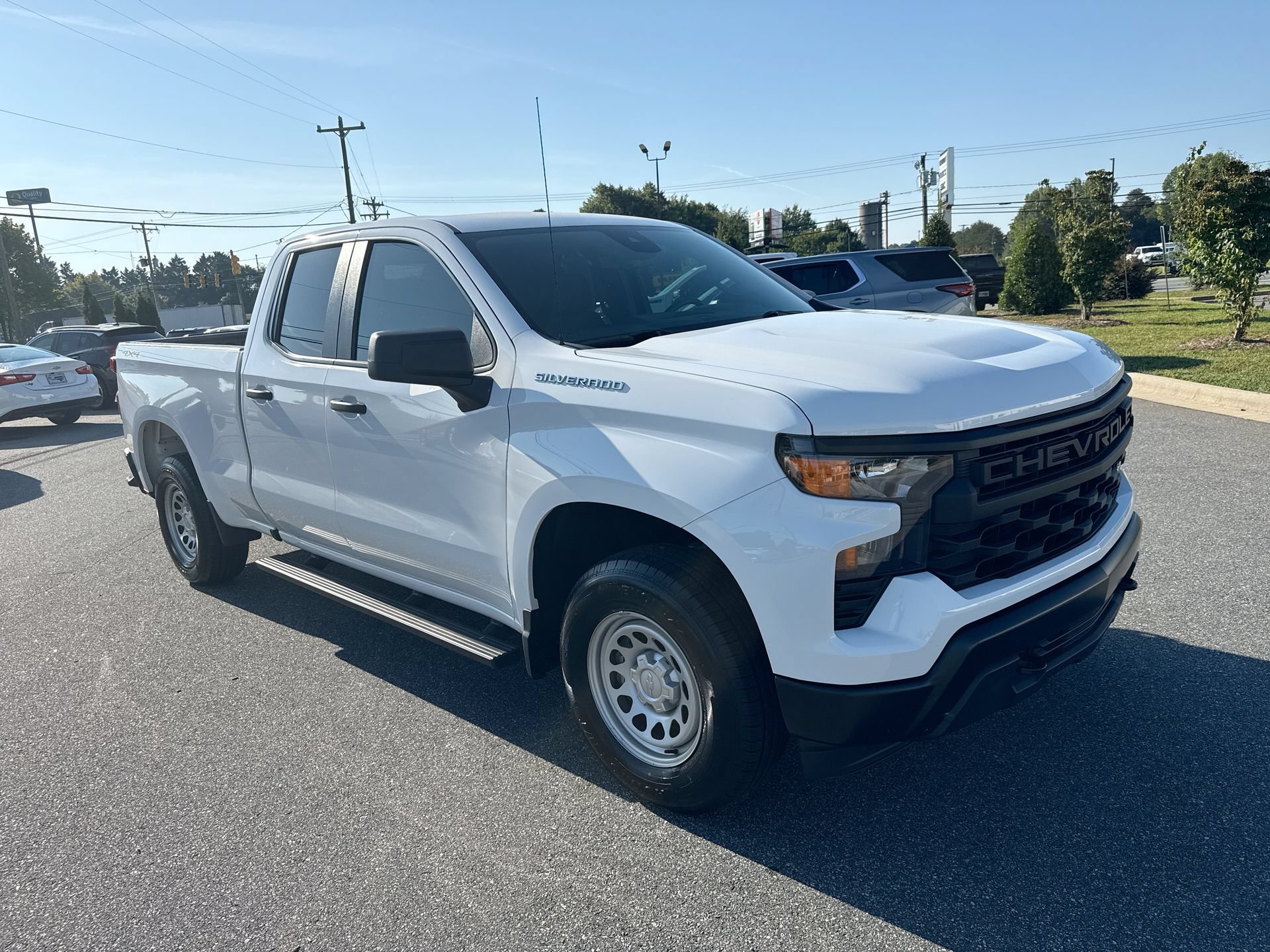 Used 2022 Chevrolet Silverado 1500 W/T w/ WT Value Package AWD/4WD image 2